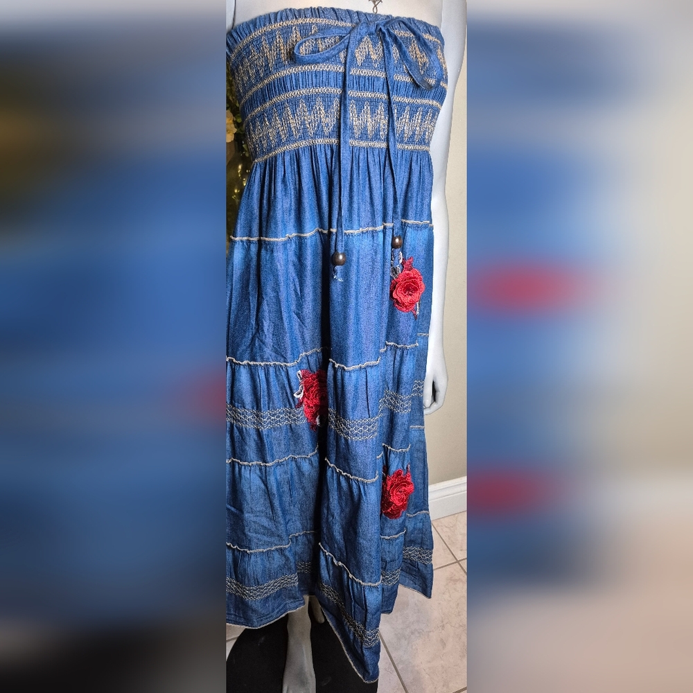 Strapless Blue Dress with Red Floral Details - Picture 4 of 15